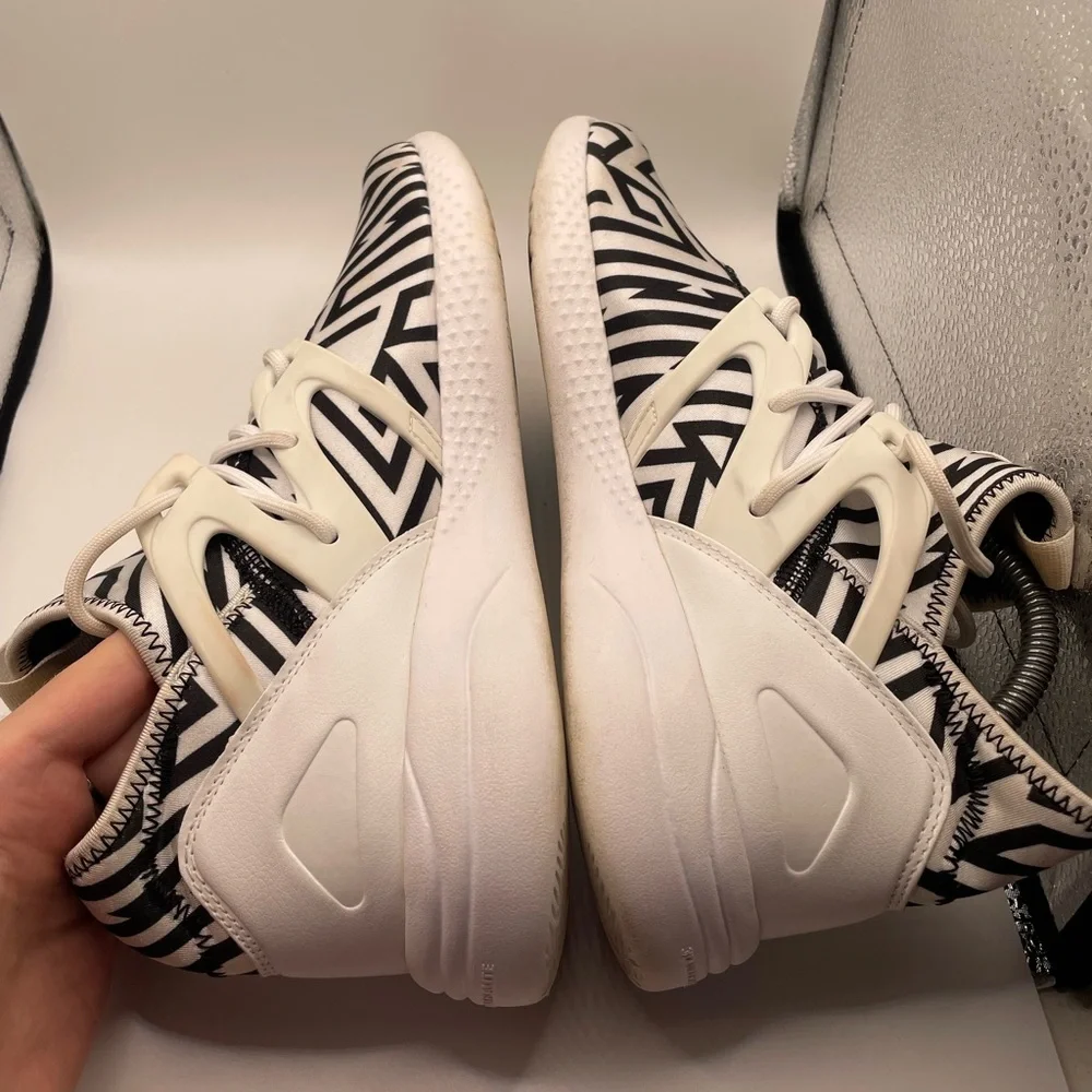 Reebok Black and White Patterned Sneakers women’s size 8.5